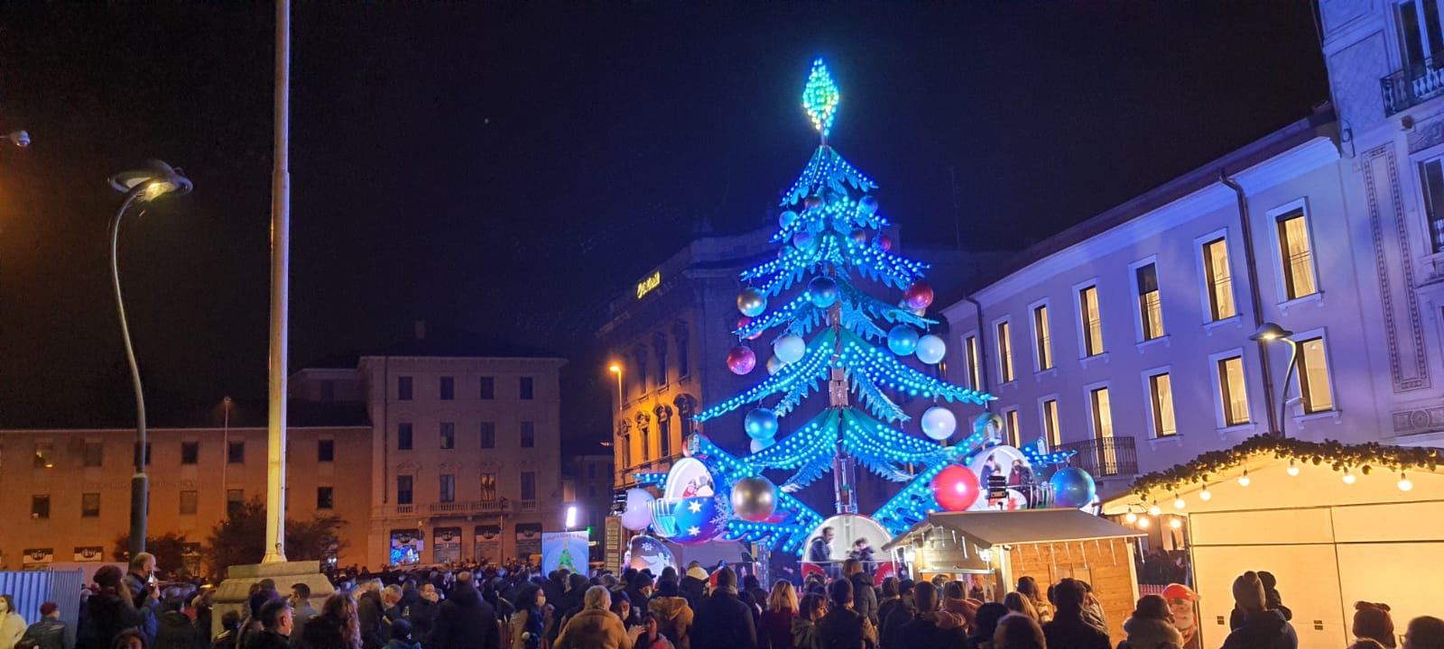 Il Magico Albero di Natale al Villaggio Natalizio di Monza