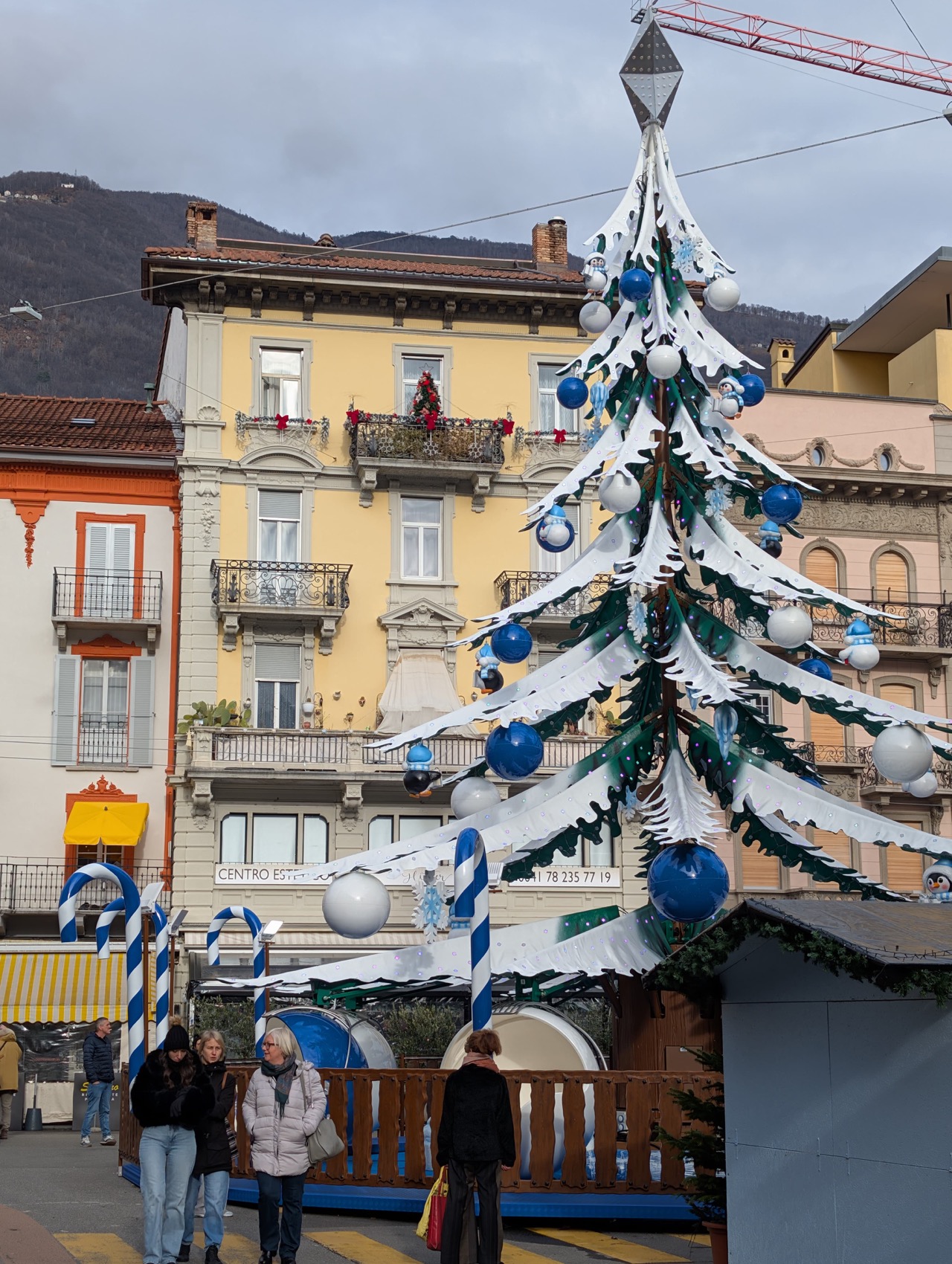 Dettaglio del Magico Albero di Natale a Winterland Locarno